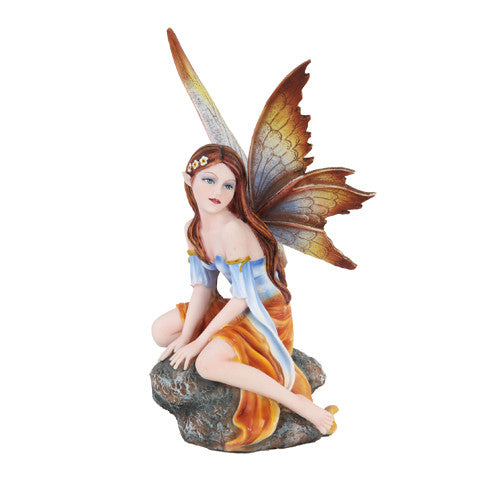 Hada Fairyland Sentada en Roca